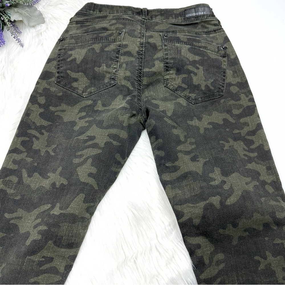 Unionbay Women's Camo Mid Rise Skinny Jeans Green Size 3 - Picture 3 of 8